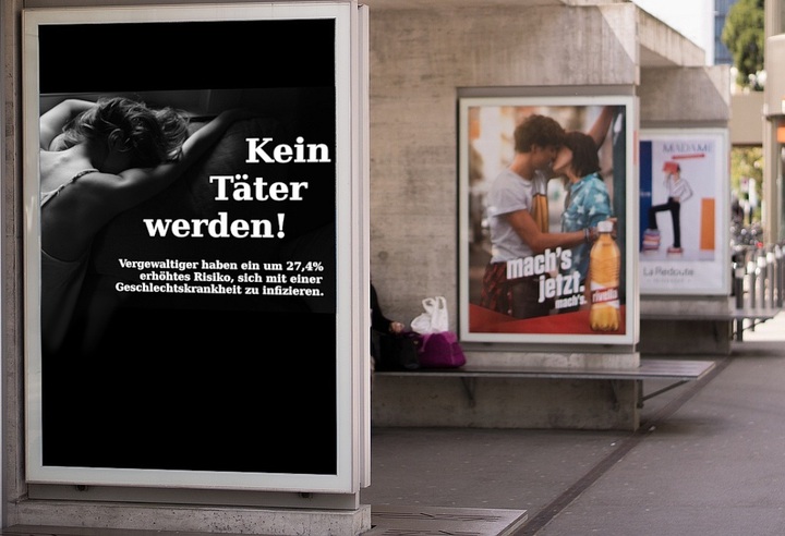 Fake Plakat: Kein Täter werden! Vergewaltiger haben ein um 27.4% erhöhtes Risiko, sich mit einer Geschlechtskrankheit zu infizieren.